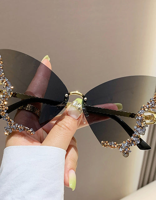 Load image into Gallery viewer, Fashionable And Personalized Exaggerated Sunglasses