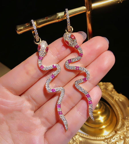 Zircon Micro Inlaid Heavy Work Snake Shaped Pendant