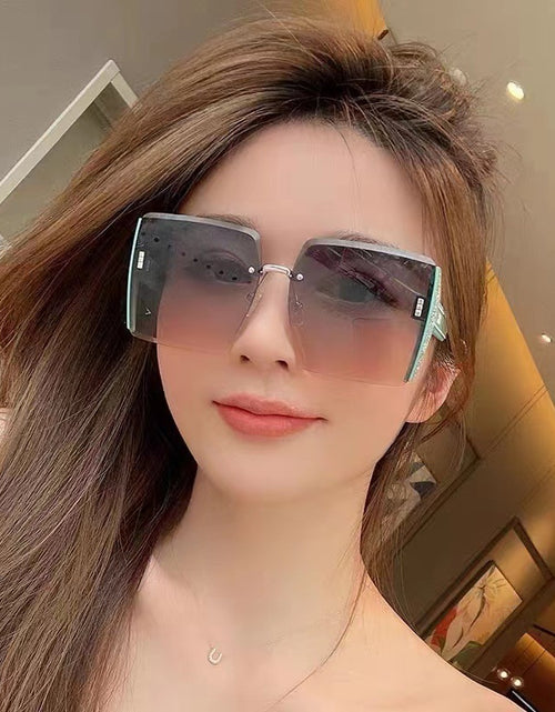 Load image into Gallery viewer, Women&#39;s Fashion Box Cut Edge Sunglasses
