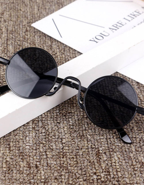 Load image into Gallery viewer, Retro Summer Personality Sunglasses
