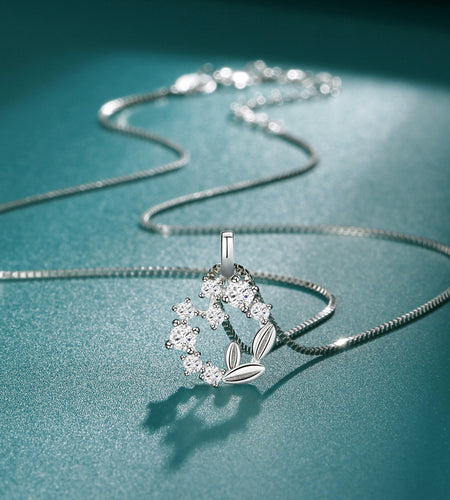 Simple Lucky Garland Necklace