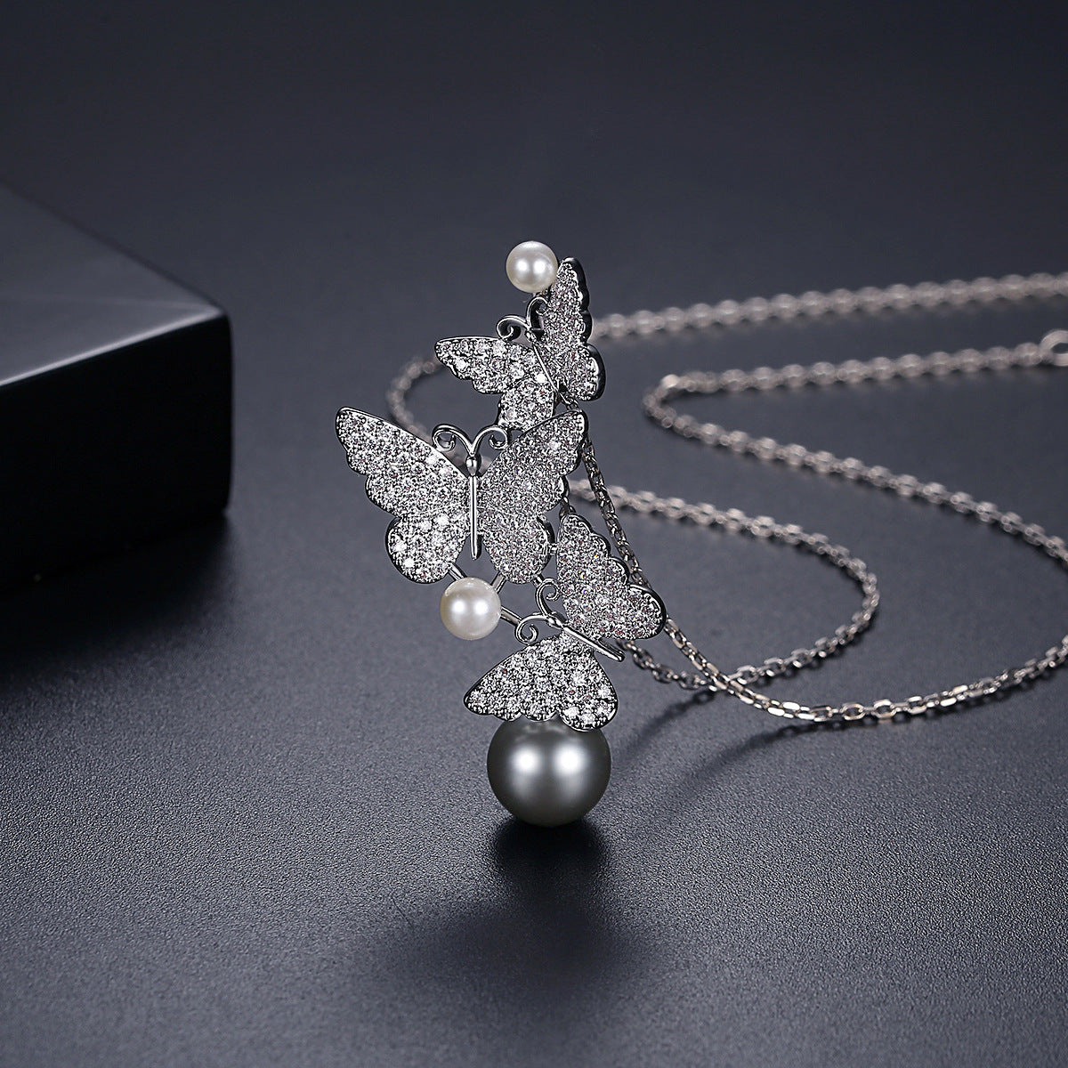 Flower Beard Butterfly Pearl Pendant