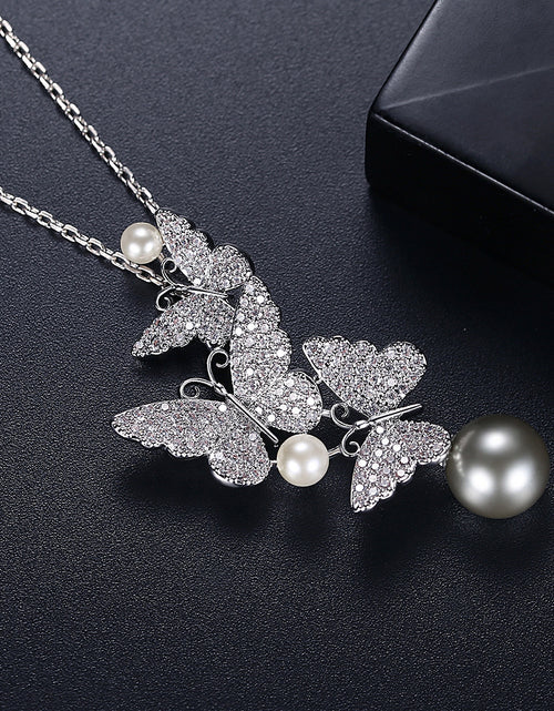 Load image into Gallery viewer, Flower Beard Butterfly Pearl Pendant
